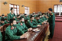 Giúp chiến sĩ mới vượt khó, rèn luyện tốt